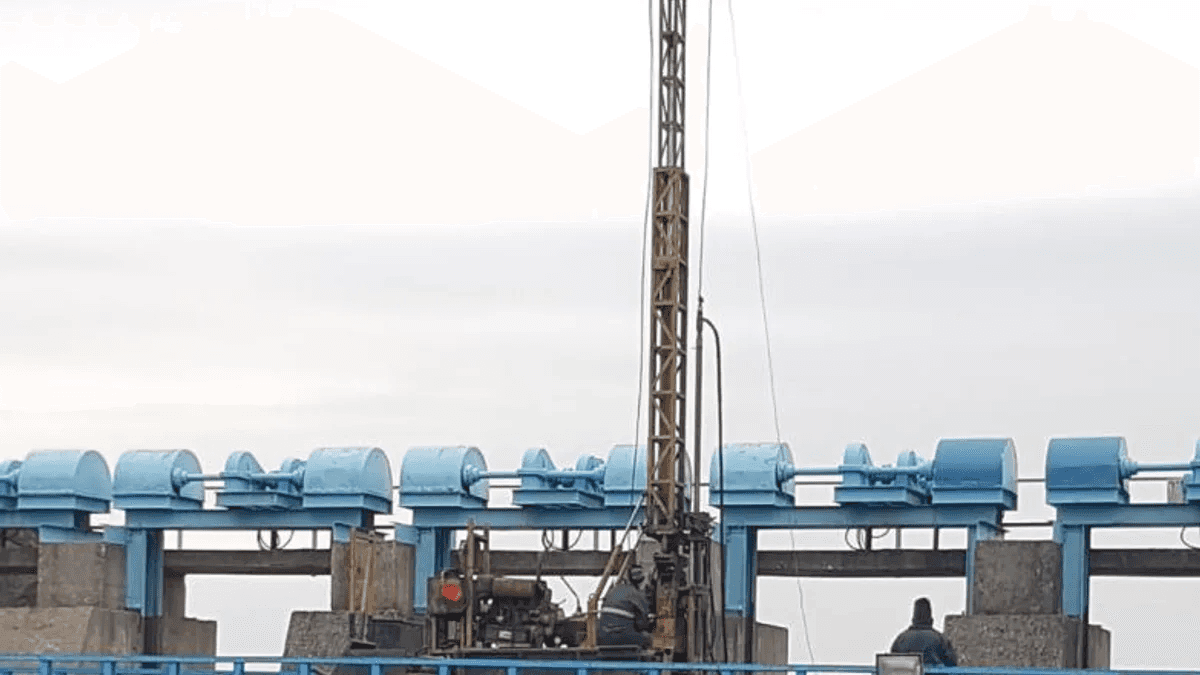 Regülatör gövdesi üzerinde yürütülen geoteknik araştırma sondajı